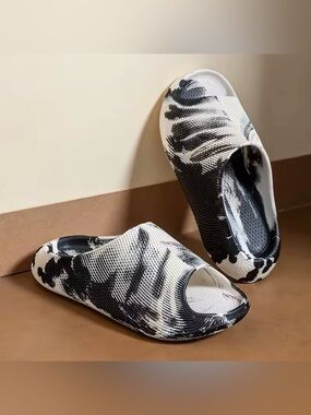 CloudFlex Marble EVA Slides – Black & White